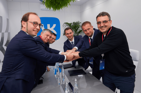 VK совместно со Skillbox и российскими вузами подписали меморандум о развитии онлайн-образования